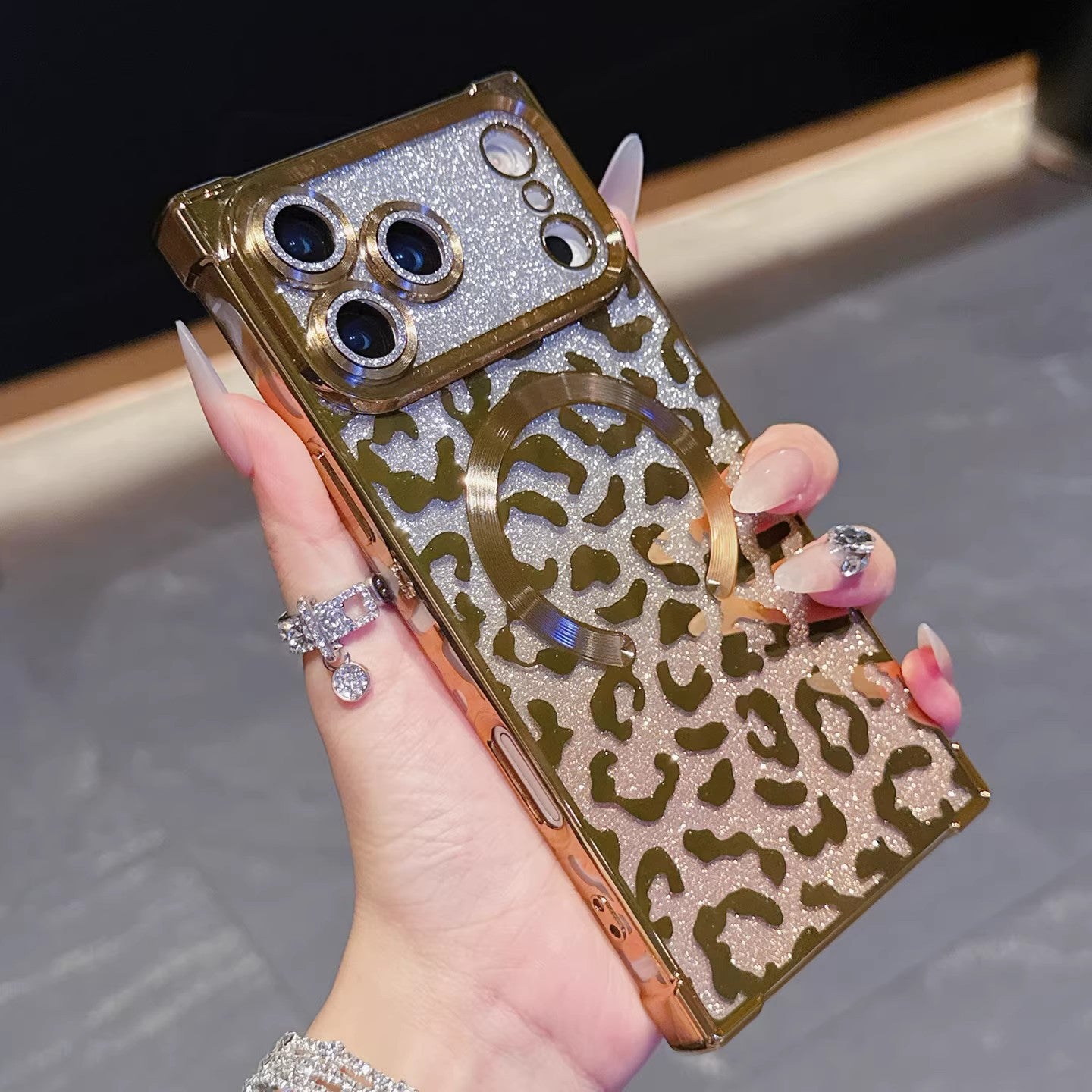 🐆 Glitter Leopard Phone Case – Compatible with iPhone 17 Pro Max/16 Pro/15 Pro/14/13